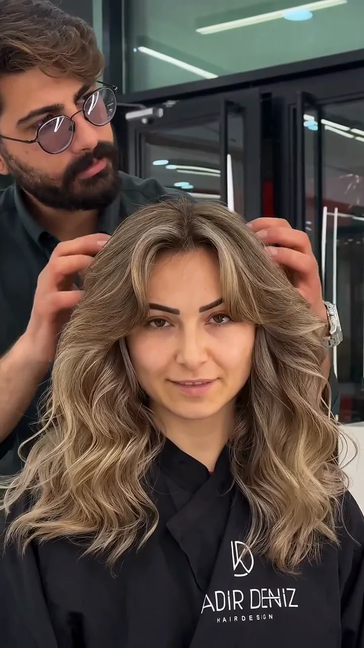 Perde kahkül ve bej ışıltılı kumral saç