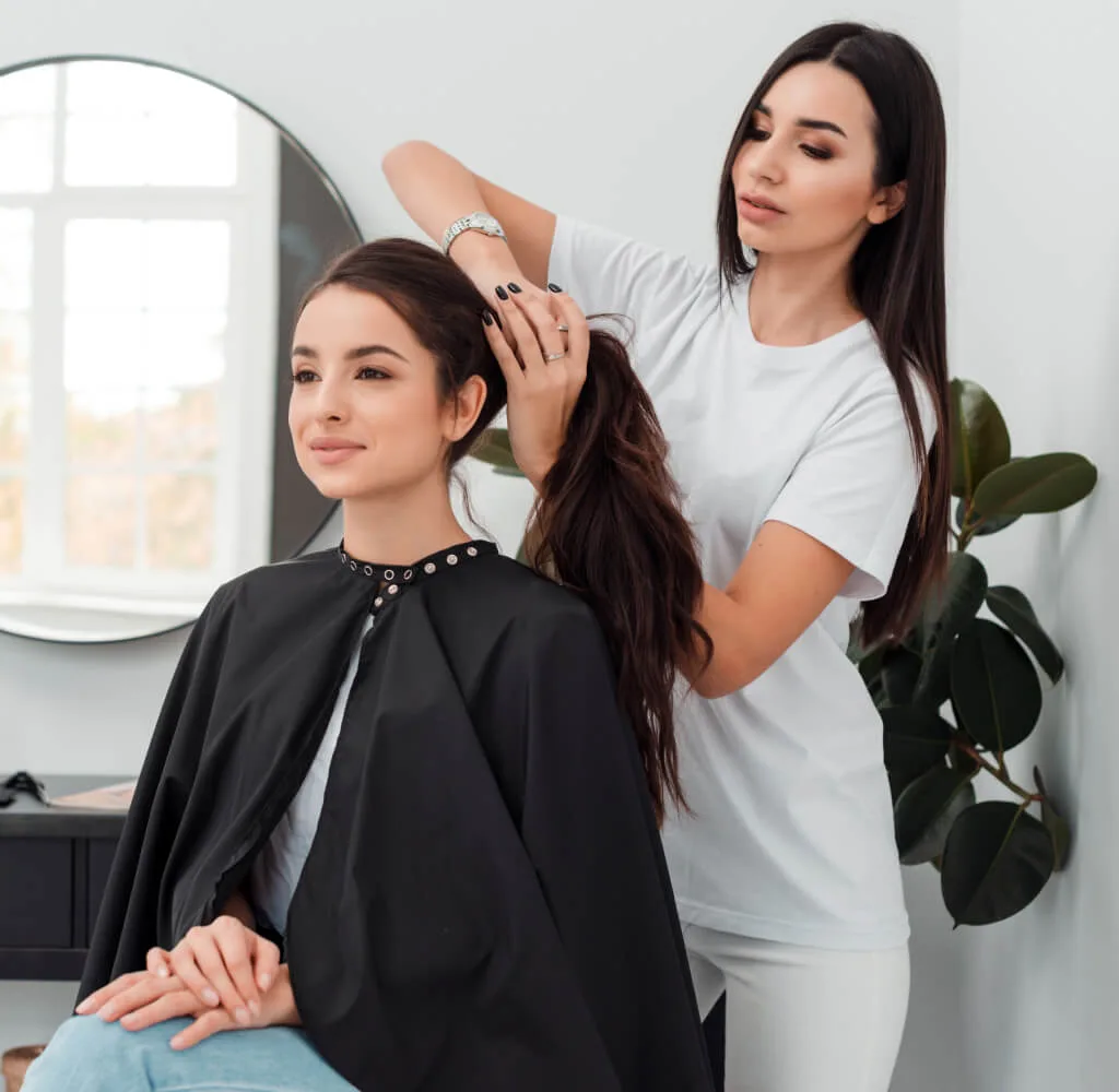 Etimesgut kuaför salonunda profesyonel saç tasarımı ve ombre uygulamaları